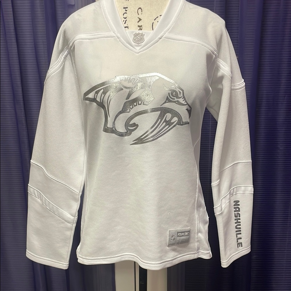 Nashville predators Reebok White and Silver Nashville Hockey Jersey